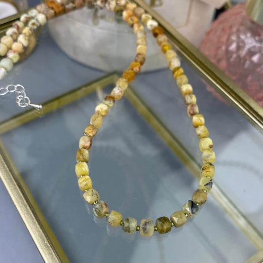 Opal-Halskette (Opal 5 mm, polierte Form, verstellbare Länge: 46 cm + Kette 6 cm)