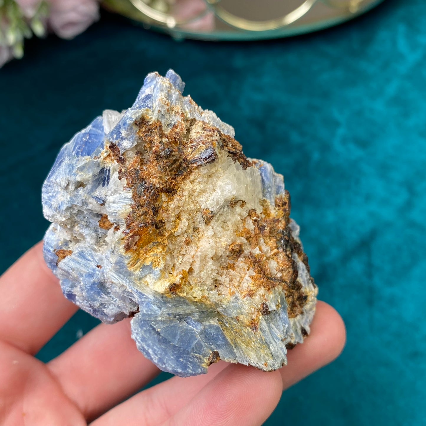 Natural raw Kyanite 221g.