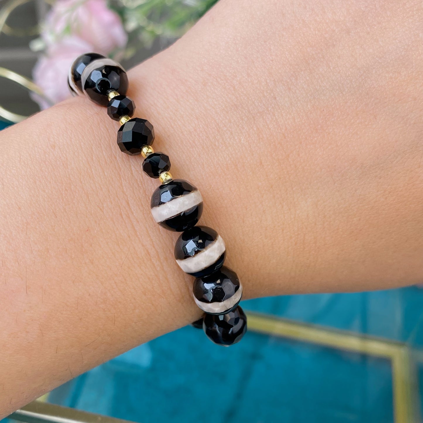 Dzi Agate bracelet (Agate, polished shape, 10mm. For success, health and harmony.)