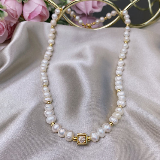 Flussperlen-Halskette mit dekorativem Kristall (verstellbare Länge 37 cm + 5 cm)