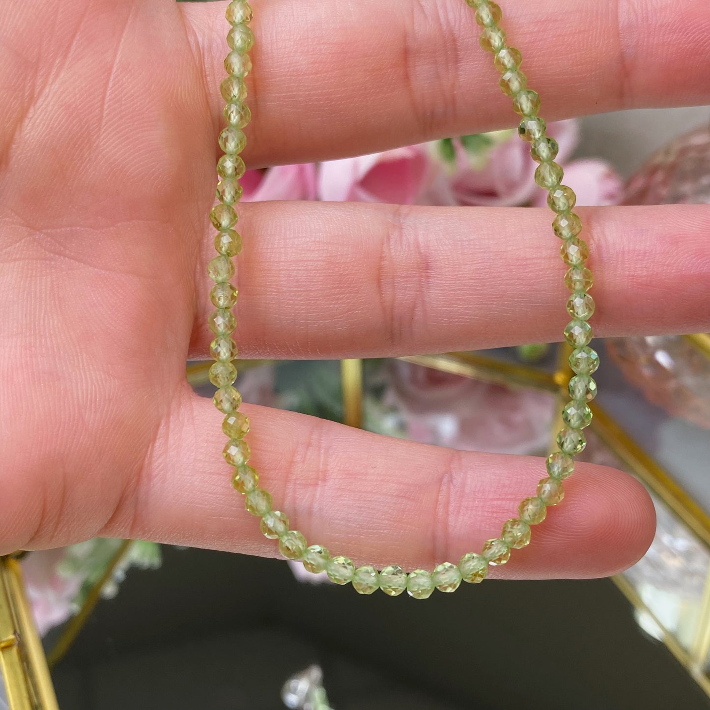 Chrysolite necklace (Chrysolite 3mm, polished shape, 41cm)