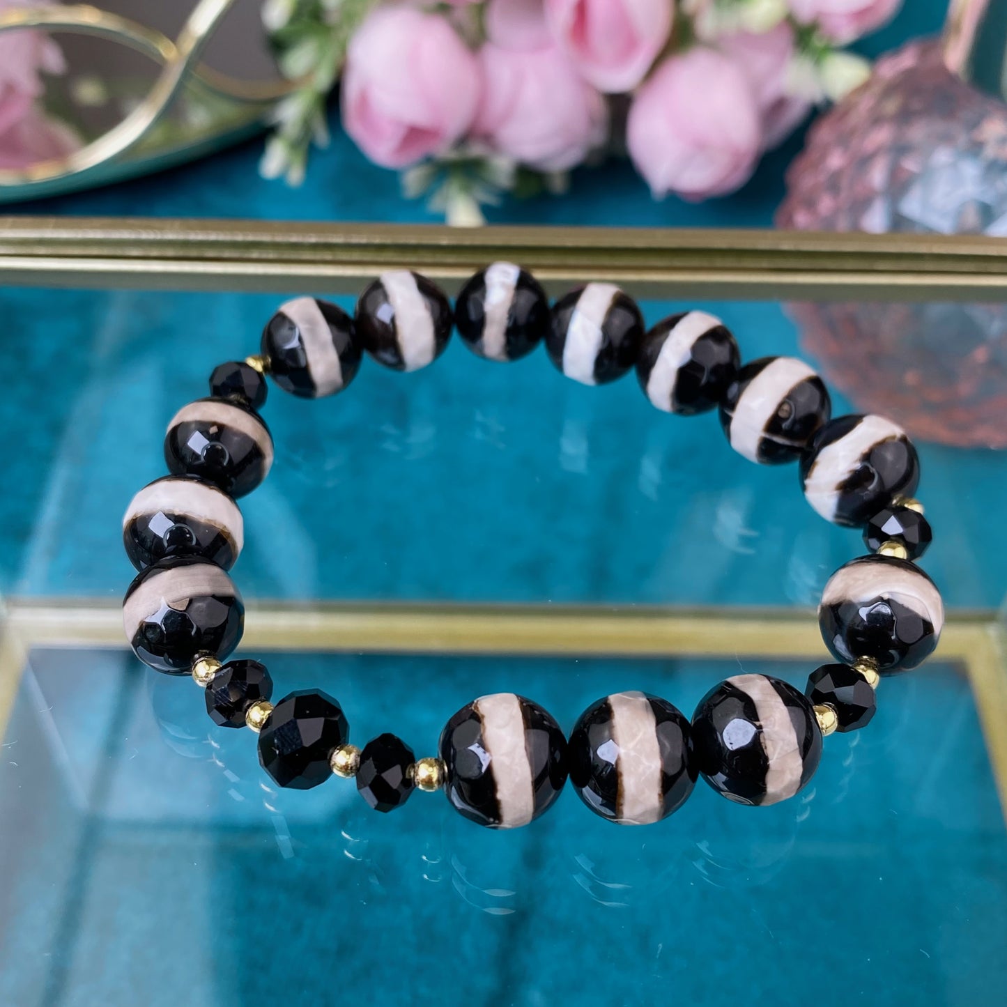 Dzi Agate bracelet (Agate, polished shape, 10mm. For success, health and harmony.)